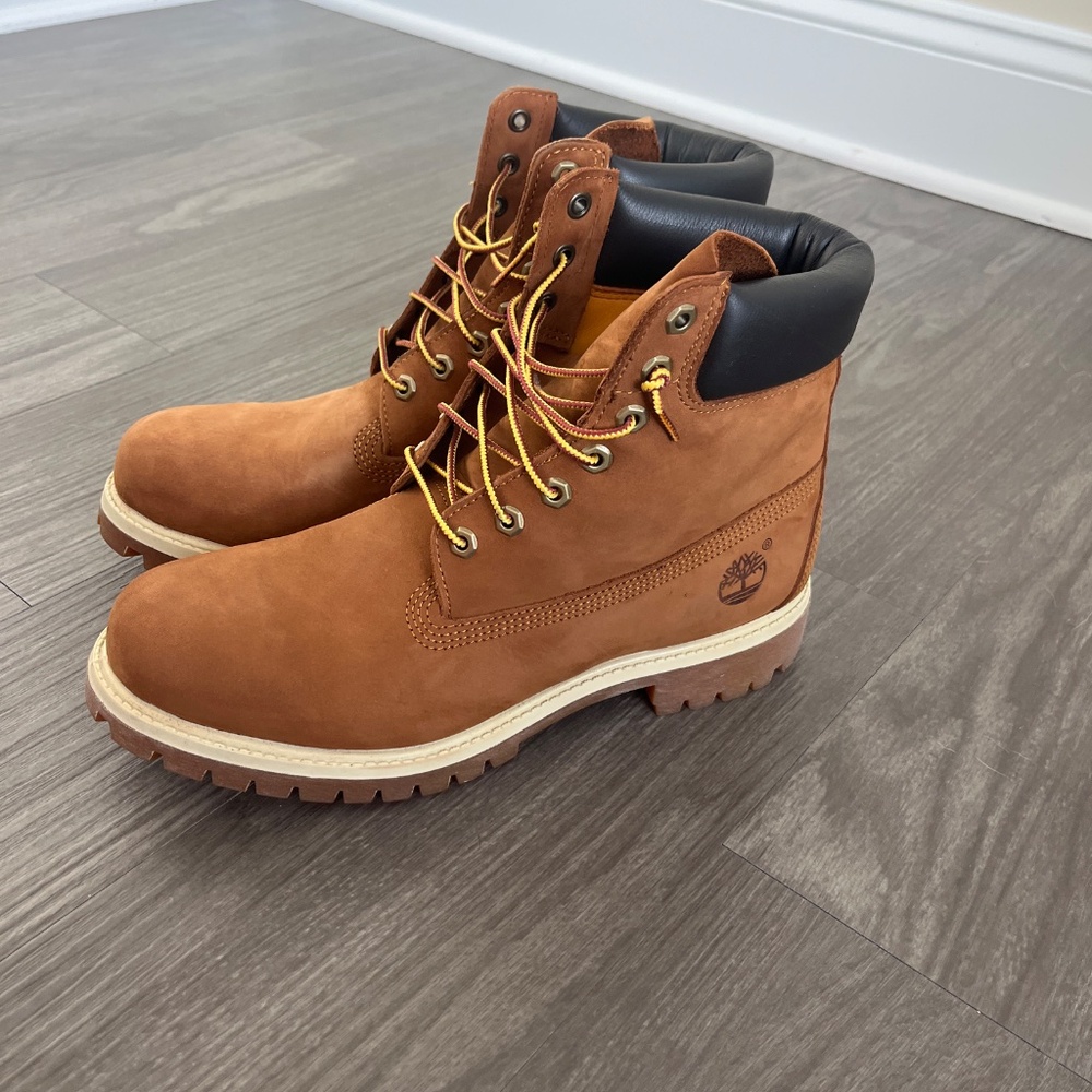 Timberland Premium Boots - Picture 2 of 6